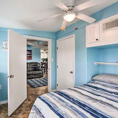 Surfside Beach Gem With Deck - 1 Block To Shore! Freeport Eksteriør billede