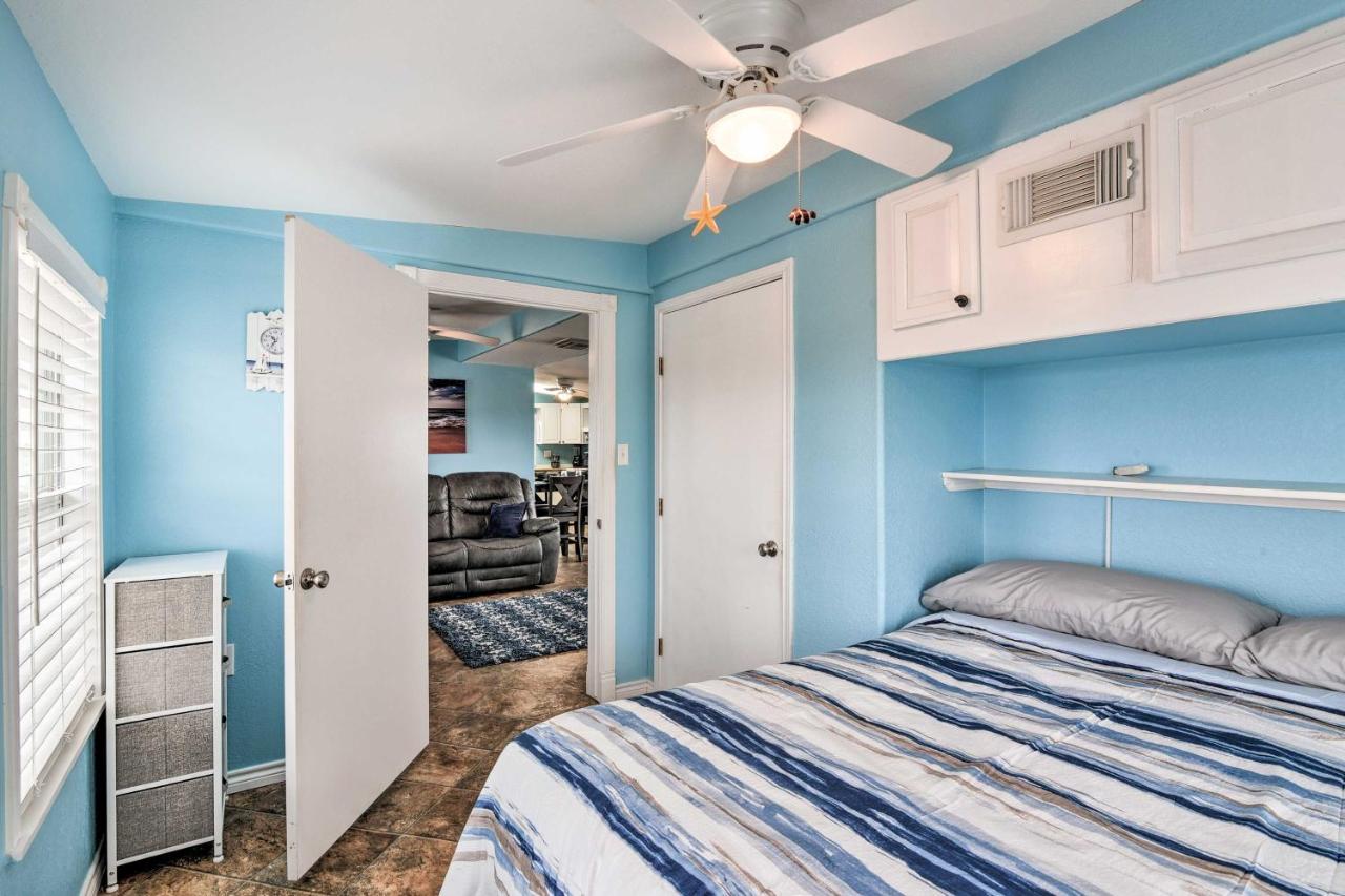 Surfside Beach Gem With Deck - 1 Block To Shore! Freeport Eksteriør billede