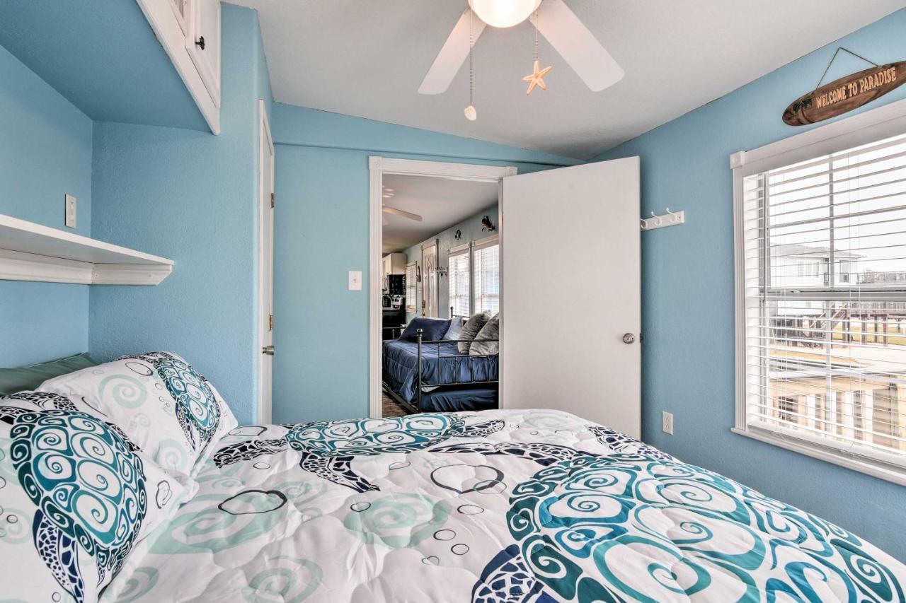 Surfside Beach Gem With Deck - 1 Block To Shore! Freeport Eksteriør billede