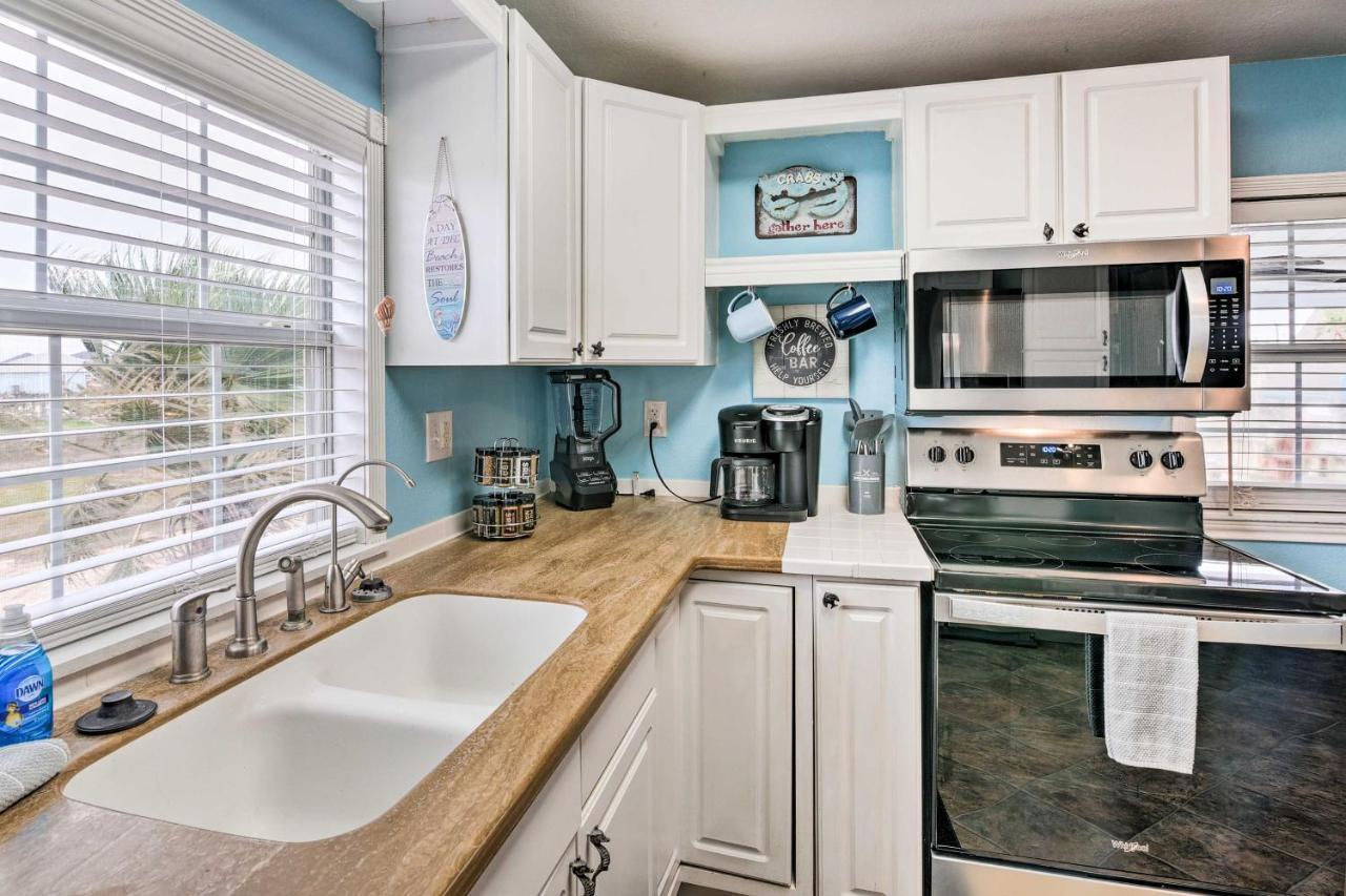 Surfside Beach Gem With Deck - 1 Block To Shore! Freeport Eksteriør billede