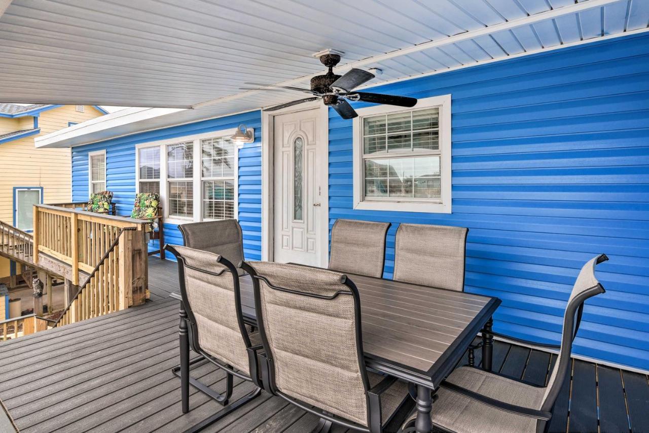 Surfside Beach Gem With Deck - 1 Block To Shore! Freeport Eksteriør billede