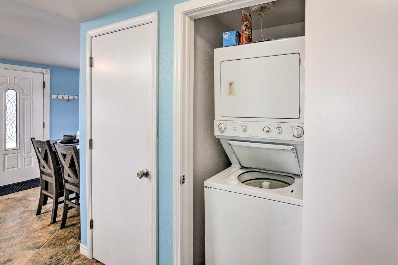Surfside Beach Gem With Deck - 1 Block To Shore! Freeport Eksteriør billede