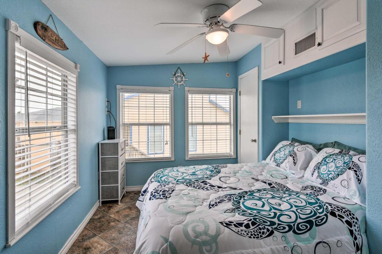 Surfside Beach Gem With Deck - 1 Block To Shore! Freeport Eksteriør billede
